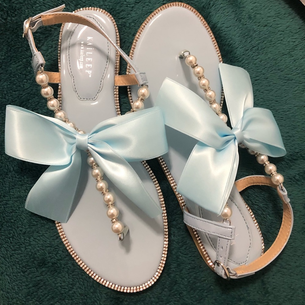 T strap sandals